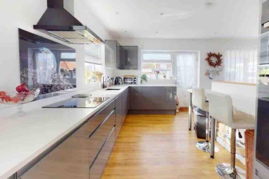 Love Lancing By The Sea With Optional Large Hot Tub Sleeps Up To 8 & Free Parking Villa Exterior foto
