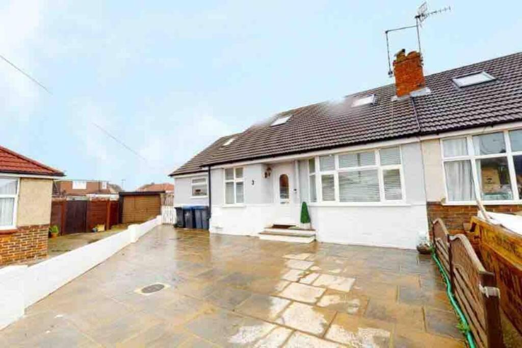 Love Lancing By The Sea With Optional Large Hot Tub Sleeps Up To 8 & Free Parking Villa Exterior foto